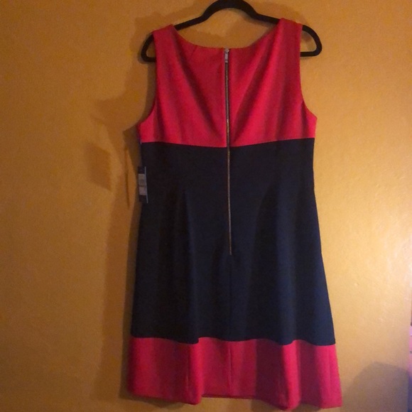 TOMMY HILFIGER DRESS NWT COLOR BLOCK RED AND BLACK SIZE 14 GOLDTONE BACK ZIP - Picture 3 of 6